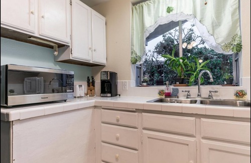 Laie House | 2BR 1 BA with a view [30 days]