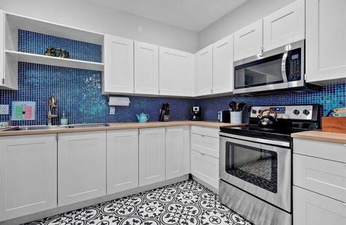 Parker Ridge House | 2BR/2BA Cottage - 8 min from Downtown West Palm Beach