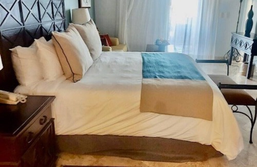 Flamingos Resort | 2BR/3BA Luxuries Suite - Sleeps 8 - with a view