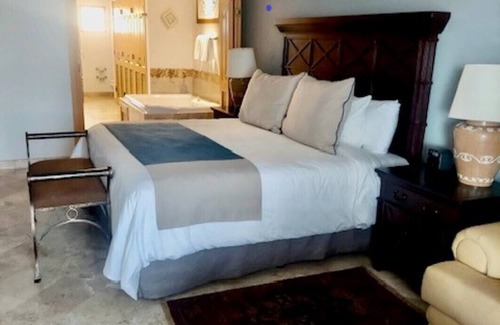 Flamingos Resort | 2BR/3BA Luxuries Suite - Sleeps 8 - with a view