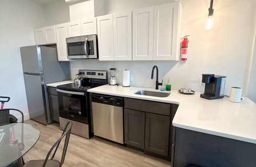 Elizabeth Apartment | 2BR apt close to EWR Airport 5131