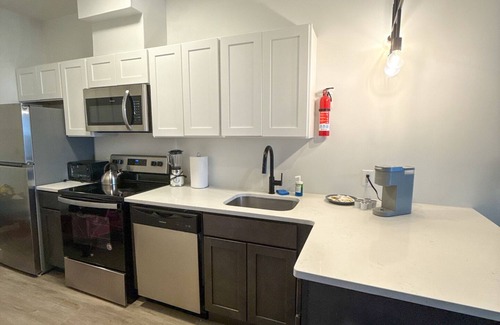 Elizabeth Apartment | 2BR apt near EWR 0236