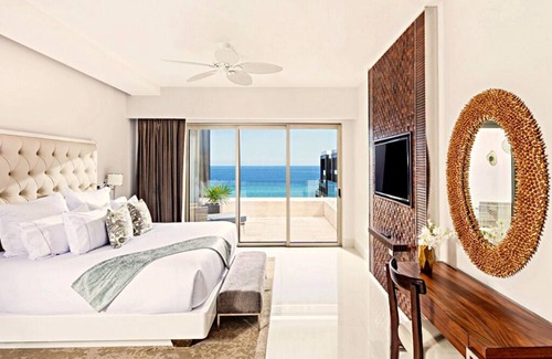 Cabo San Lucas Resort | 2BR Beachfront Residence w/ocean view and resort amenities