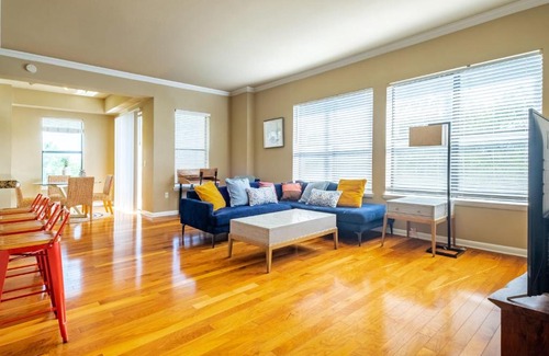 Cityplace Apartment | 2BR Executive Suite With Pool, Gym By ENVITAE
