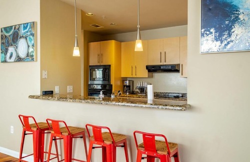 Cityplace Apartment | 2BR Executive Suite With Pool, Gym By ENVITAE