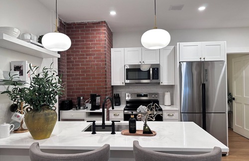 Fox Point Apartment | 2BR Garden Apt w/Parking Near Brown & RISD
