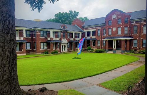 Central Gardens Apartment | 2br Hideaway: 2 mi from Beale St & Overton Square!