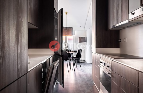 Santa Engracia Apartment | 2BR penthouse with terrace