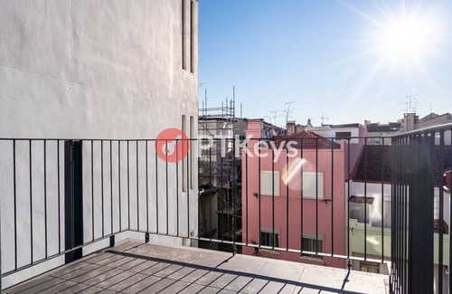 Santa Engracia Apartment | 2BR penthouse with terrace