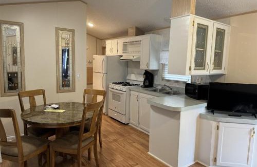 Gatlinburg - Pigeon Forge Ski Chalet | 2BR Retreat with Stunning Mountain Views