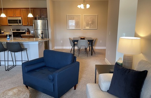 Westerville Apartment | *2BR*Water Views*W+D*Walkable*Pool*Gym!