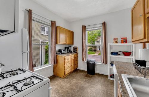 Oneonta Apartment | 2nd Base Apt 1 All Star Baseball Rentals