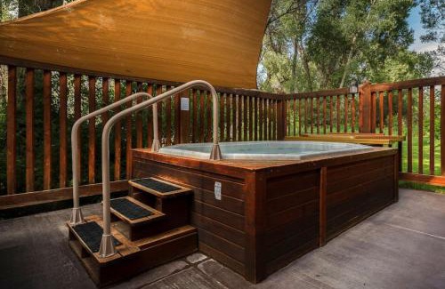 Driggs House | 2nd Level Quiet Condo with community hot tub