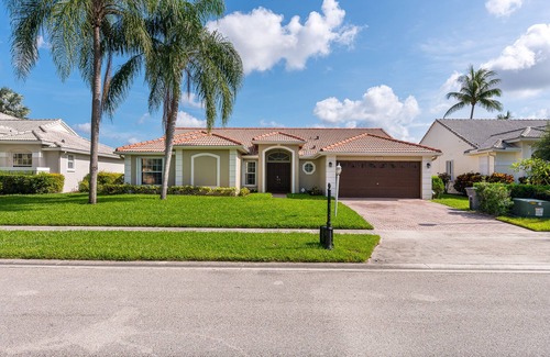 Boca Raton House | 3/2.5 with Pool/Tennis/Pickle Ball/Basketball/Arcade