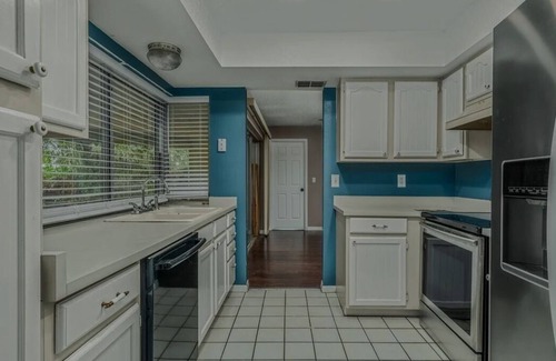 Sun 'N Lake House | 3/2 home in tranquil Sebring with AC, and close to beautiful Lake Jackson!