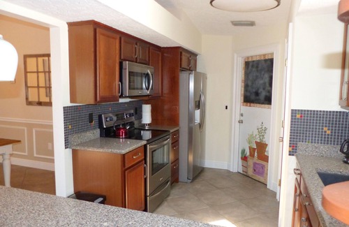 Palma Sola House | 3/2 Lakefront Pool Home ☀️ NW Bradenton ☀️ Pool South Exposure