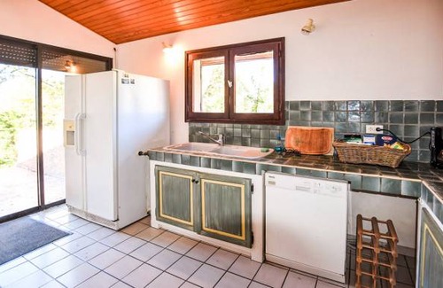 Saint-Pierre-de-Vassols House | 3 bedroom accommodation in Saint-Pierre-de-Vassol