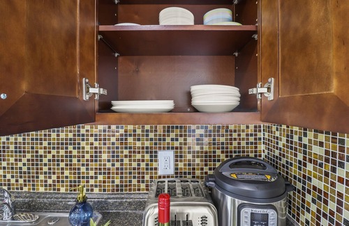 Parker Ridge House | 3 BD w/Parking and Shared Yard - Palm Wave Stays