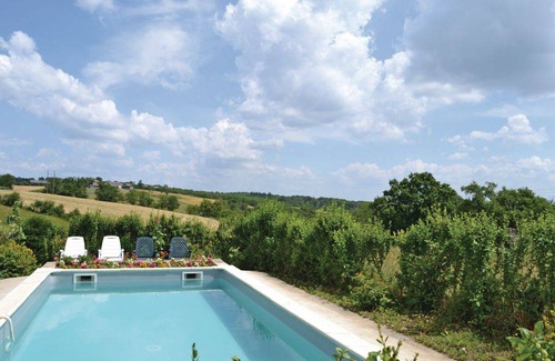 La Chapelle-Saint-Jean House | 3 bedroom accommodation in La-Chapelle-Saint-Jean