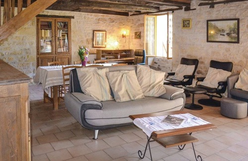 La Chapelle-Saint-Jean House | 3 bedroom accommodation in La-Chapelle-Saint-Jean