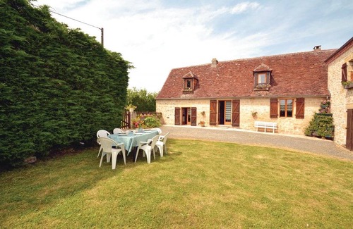 La Chapelle-Saint-Jean House | 3 bedroom accommodation in La-Chapelle-Saint-Jean