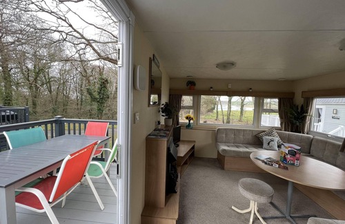 Cowes Cabin | 3 Bed Caravan Sea views discounted ferry