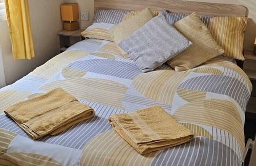 Ingoldmells Cabin | 3 Bed Caravan - Sleeps 6 - Pets - Parking - Wifi