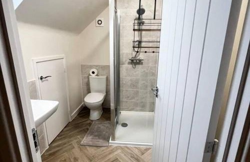 Bradford House | 3-Bed House Sleeps 5 Free Parking