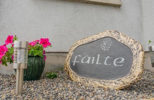 Connemara House | 3 Bed in Cashel oc-a32863