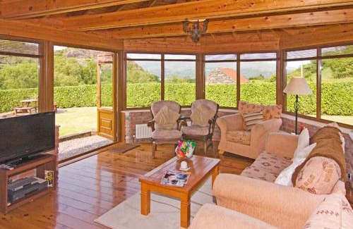 Glengarriff House | 3 Bed in Glengarriff oc-ii03828