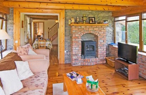Glengarriff House | 3 Bed in Glengarriff oc-ii03828