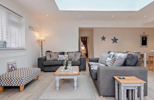 Mudeford House | 3 Bed in Mudeford NFL96