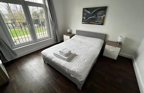 Finsbury Park Apartment | 3 bed London home, free parking & self check in