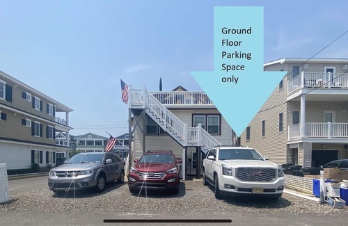 Gold Coast Condo | 3 Bedroom 2 Bath Ground Floor Condo on Beach Block