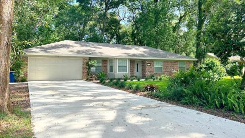 Girvin House | 3 Bedroom 2 bathroom close to the beach