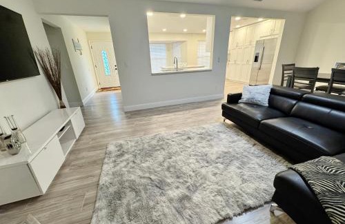 Girvin House | 3 Bedroom 2 bathroom close to the beach