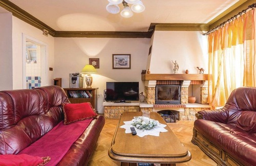 Praputnjak House | 3 bedroom accommodation in Praputnjak
