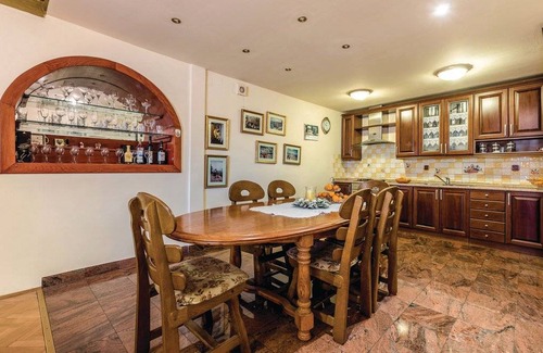 Praputnjak House | 3 bedroom accommodation in Praputnjak