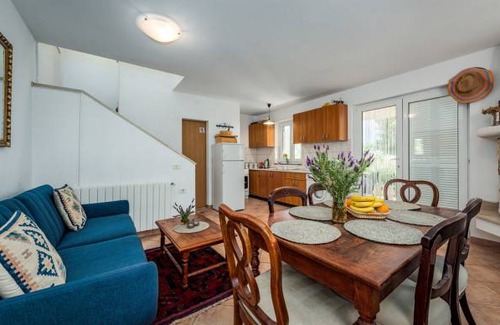 Peruski House | 3 bedroom accommodation in Pavicini