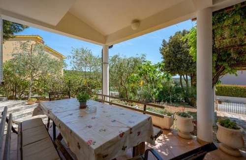 Peruski House | 3 bedroom accommodation in Pavicini