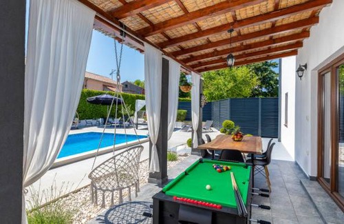 Rezanci Apartment | 3 bedroom accommodation in Svetvincenat