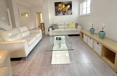 Nedlands Apartment | 3 bedroom accommodation near to UWA and hospitals