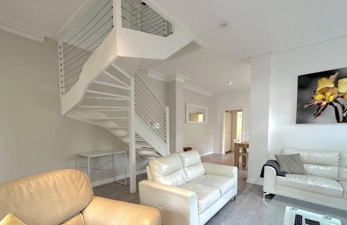 Nedlands Apartment | 3 bedroom accommodation near to UWA and hospitals