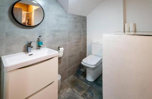 Roath Apartment | 3 Bedroom Apartment, Walking Distance to Centre & Amazing Food at your door step