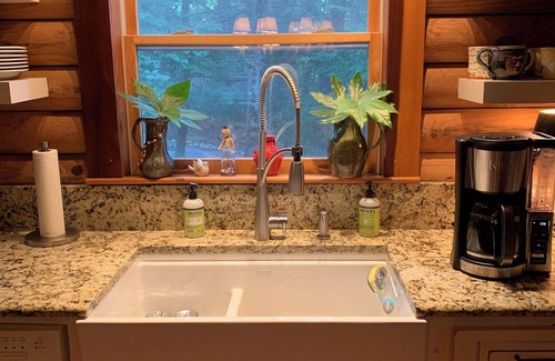 Fleetwood Cabin | 3-bedroom cabin in peaceful Fleetwood with WiFi, AC. Enjoy nature
