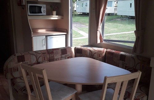 Cowes Cabin | 3-Bedroom caravan at Thorness bay