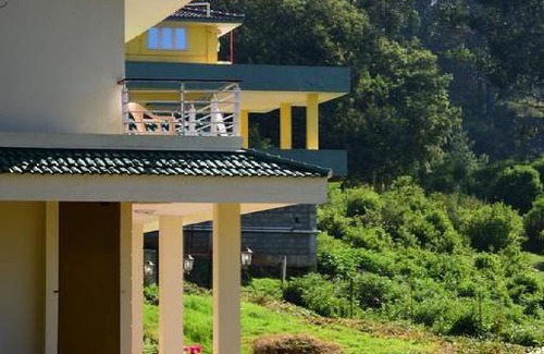 Thalayathimund House | 3-Bedroom Cottage for 9, by GuestHouser 68730
