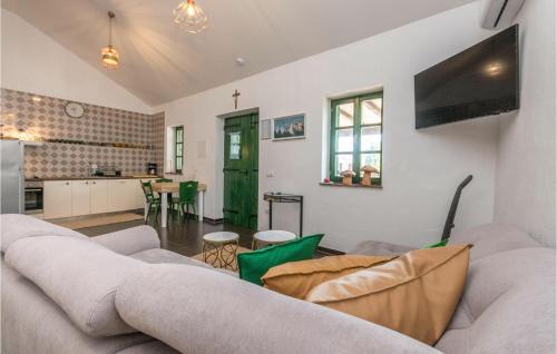 Sukosan House | 3 Bedroom Cozy Home In Sukosan
