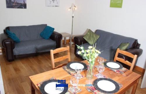Oxford House | 3 Bedroom House For Contractors By Beds Away Short Lets & Serviced Accommodation Oxford With Free Parking for 2 Cars