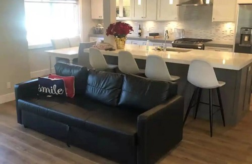 Lantern District House | 3-bedroom remodeled townhome in Dana Point - 5 minute walk to beach!